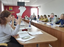 Депутаты Камышинской районной думы показывают пример депутатам Камышинской городской думы, как надо освещать для избирателей заседания