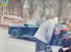 В Камышине у Бородинского моста сбили на переходе женщину (ВИДЕО)
