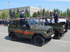 Военный парад в Камышине принимал замкомандира 56-й ОДШБР, гвардии подполковник Владимир Охотников