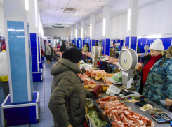 На камышинских рынках мясо раньше времени начали продавать по новогодним ценам