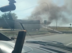 В камышинском паблике выложили запись с вспыхнувшей фурой на трассе между Камышином и Волгоградом (ВИДЕО)