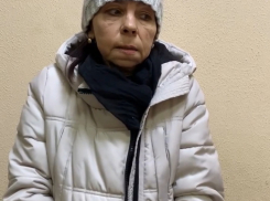 В Камышине полицейские задержали пособницу телефонных мошенников, ей пенсионеры спокойно отдавали по полмиллиона наличными