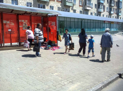 В Камышине администрации и полиции удалось очистить от торговцев «с земли» улицу Ленина, но не совсем, - камышанка