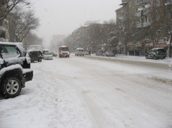 Администрация Камышина настоятельно советует владельцам авто не парковать машины на пути снегоуборочной техники 