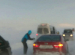 Дорожники предупредили автомобилистов, что сегодня ночью на федеральных трассах ожидается снежный шквал