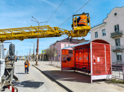 «Пусть расклейщики рекламы на остановках в Камышине и отмывают павильоны перед Первомаем!» - камышанка