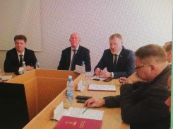 Послушать доклад  главы Камышина приехал сенатор от Волгоградской области, «удовлетворительно» Станислав Зинченко заработал