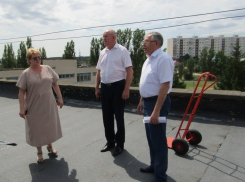 Депутаты Камышинской городской думы «высадились» с проверками в детсадах и школах, но какие недоработки придется устранять - решили скрыть