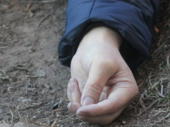 16-летнего студента в Камышине нашли мертвым в одной из многоэтажек города