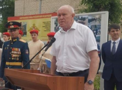 Спикер Камышинской городской думы Владимир Пономарев показал, как депутатам надо продвигать личные приемы