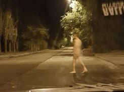 На видео попал голый мужчина, расхаживающий по ночным улицам, - «Блокнот Волжского»