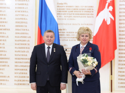 Андрей Бочаров вручил государственные награды «людям года» в Волгоградской области - камышан среди награжденных нет