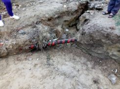 По поводу размытых ливнем газовых труб камышанам говорят: мы работаем, спите, мол, спокойно...