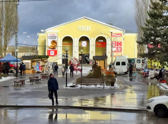 Украшали, украшали площадку перед «Победой», а получился какой-то бедлам, - камышанка