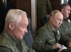 Гениальный ход Путина: такого в НАТО точно не ждали — таинственные фигуры на военных учениях напугали Лондон, - «Блокнот - Россия»