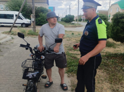 В Камышине сотрудники Госавтоинспекции провели рейд «Внимание на дорогу!»