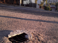 Пацаны на крышах гаражей, открытые люки на дороге - а если «совместятся»? - камышанин