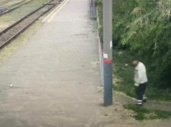 В центре Урюпинска женщина облила спиртом и сожгла бездомного, - V1.RU