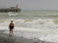 Камышанам, собравшимся на Черноморское побережье: в Сочи закончилось штормовое предупреждение, но купаться запретили 