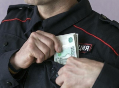 Подозреваемые в совершении коррупционного преступления полицейские уволены из органов внутренних дел