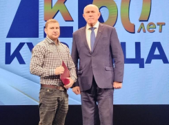 По какому случаю в драмтеатр пришла «Кузница» в Камышине, и с чем поднялся на сцену спикер Камышинской городской думы Владимир Пономарев