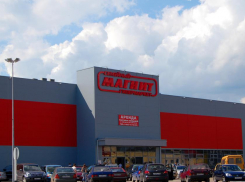 Сегодня, 28 августа, в гипермаркете «Магнит» Камышина полицейские патрули устроили проверку масочного режима (ВИДЕО)