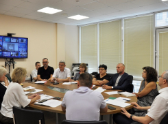 В Избирательной комиссии Волгоградской комиссии обсудили, как членам УИКов ходить по квартирам избирателей