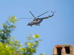 Камышане обсуждают, почему сегодня, 27 мая, военный вертолет опять летел низко над городом, а не над Волгой