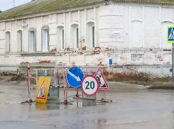 Всю «вечную» лужу Камышина обставили «букетом» знаков, а дальше-то что? - камышанин