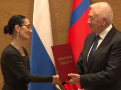 Балетмейстер Дворца культуры «Текстильщик» в Камышине,  руководитель  «Театр танца и души» Манон Меликова награждена грамотой Облдумы