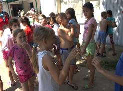 Депутат Камышинской городской думы по ходу прокурорского опроса акцентировал, что в лагере «Солнечный» нет противопожарных разрывов