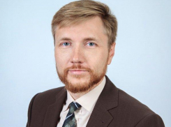 Администрация Камышина как ни в чем не бывало «восстановила» депутата Артема Орлова в членах совета при главе после фейкового исключения