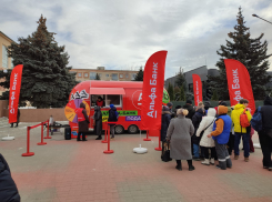 В Камышине банки начали бороться за клиентов рекламными угощениями и развлечениями - почему в лучших местах они первыми успевают с шоу?