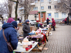 В Волгоградской области чиновники и депутаты решили сыграть в мораторий на увеличение своих зарплат после того, как прибавка уже фактически состоялась