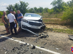 В кошмарную аварию на трассе между Камышином и Волгоградом попали сегодня, 20 июля, две семьи из Сибири: один из водителей мертв, двое пассажиров изранены (ВИДЕО)