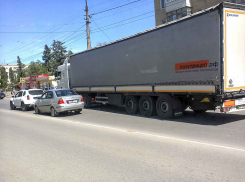 Это нормально, что фуры в Камышине «шуруют» по дорогам, ремонтировать которые у властей нет денег? - камышанка