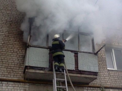 По вине курильщика в Камышине загорелась квартира в пятиэтажке