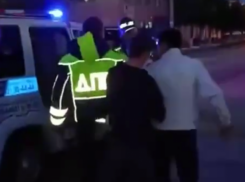Толпа молодежи напала на полицейских в Волгоградской области, - «Блокнот Волгограда» (ВИДЕО)