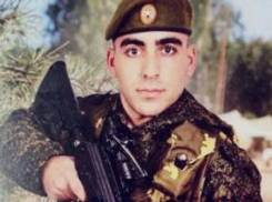 Маме 21-летнего танкиста-контрактника Мартина Назаряна из Камышинского района торжественно передали в Волгограде орден погибшего сына-героя