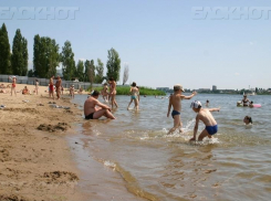 Пьяного 79-летнего пенсионера и молодого парня вытащили из воды спасатели Камышина
