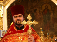 Протоиерей Алексий Кузнецов - старший священник Никольского кафедрального собора Камышина поздравляет с Пасхой Христовой