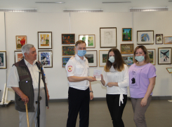 Почетным гостем на торжественном вручении паспортов молодым камышанам в день рождения Алексея Маресьева стал сын Героя Валерий Маресьев