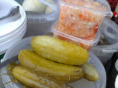 В Камышине в Старый новый год подешевели соленые огурцы на рынках