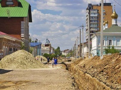 В Камышине прихожане Свято-Троицкого храма переживают, что воду с участка реконструкции пустили под стены обители (ВИДЕО)