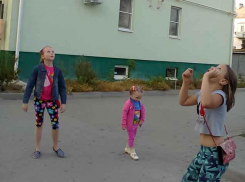 «Дети в данной ситуации, как бикфордов шнур: волгоградский врач предсказал «коронавирусный взрыв» после 1 сентября, - V1.RU