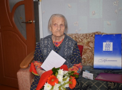 В Камышине труженица тыла и мать-героиня Евдокия Подошвина отметила свое 105-летие!