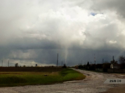 Недалеко от Камышина прошелся и попал на камеру торнадо