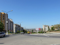 Студенты Камышина организовали сбор подписей за возврат пешеходного перехода у «Оптики»