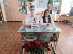 Парту героя СВО лейтенанта Дмитрия Позднякова открыли в Камышине