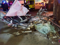 В полиции рассказали о жуткой смерти женщины-водителя, которую раздавила опрокинувшаяся фура сегодня ночью, 29 декабря